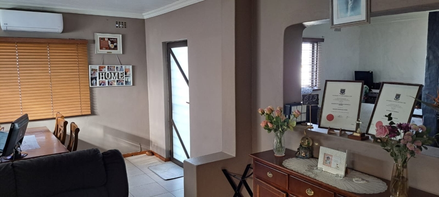 5 Bedroom Property for Sale in Parow Valley Western Cape